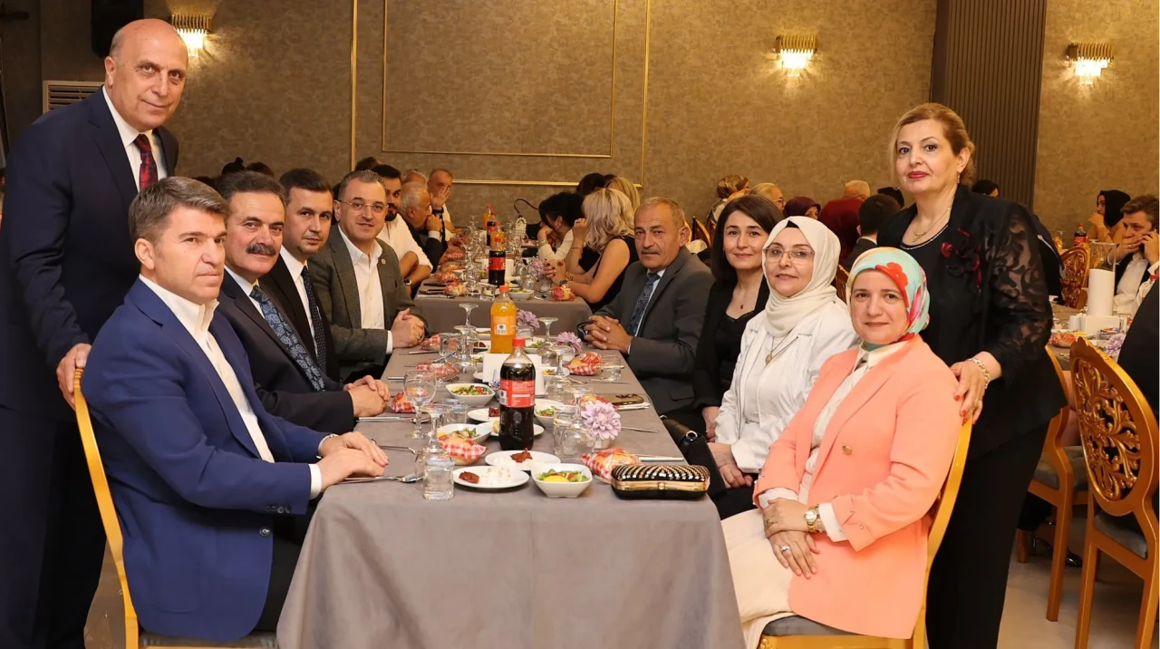 Amasya Protokolünden Nişan Merasimine Anlamlı Katılım: Vali Önder Bakan Genç Çifte Mutluluklar Diledi