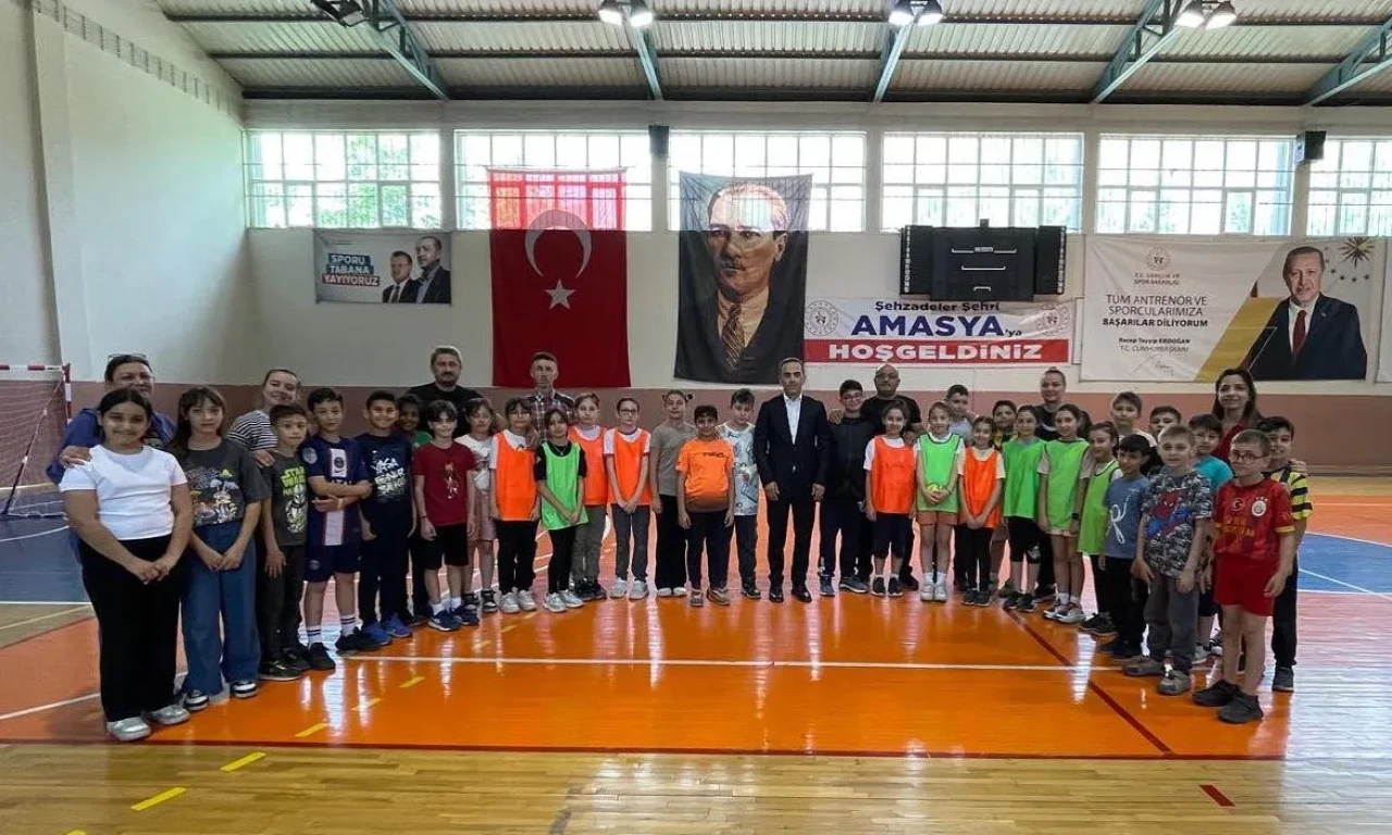 İl Müdürü Osman Ercan’dan Hentbol Antrenmanına Moral Ziyareti
