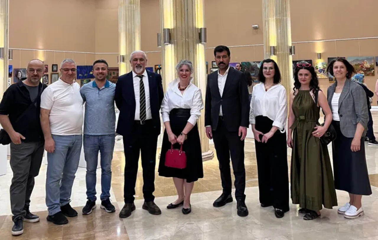 “Üç Kuşak: Ekin, Eser ve Etki” Sergisi Sanat Yoluyla Nesilleri Buluşturdu
