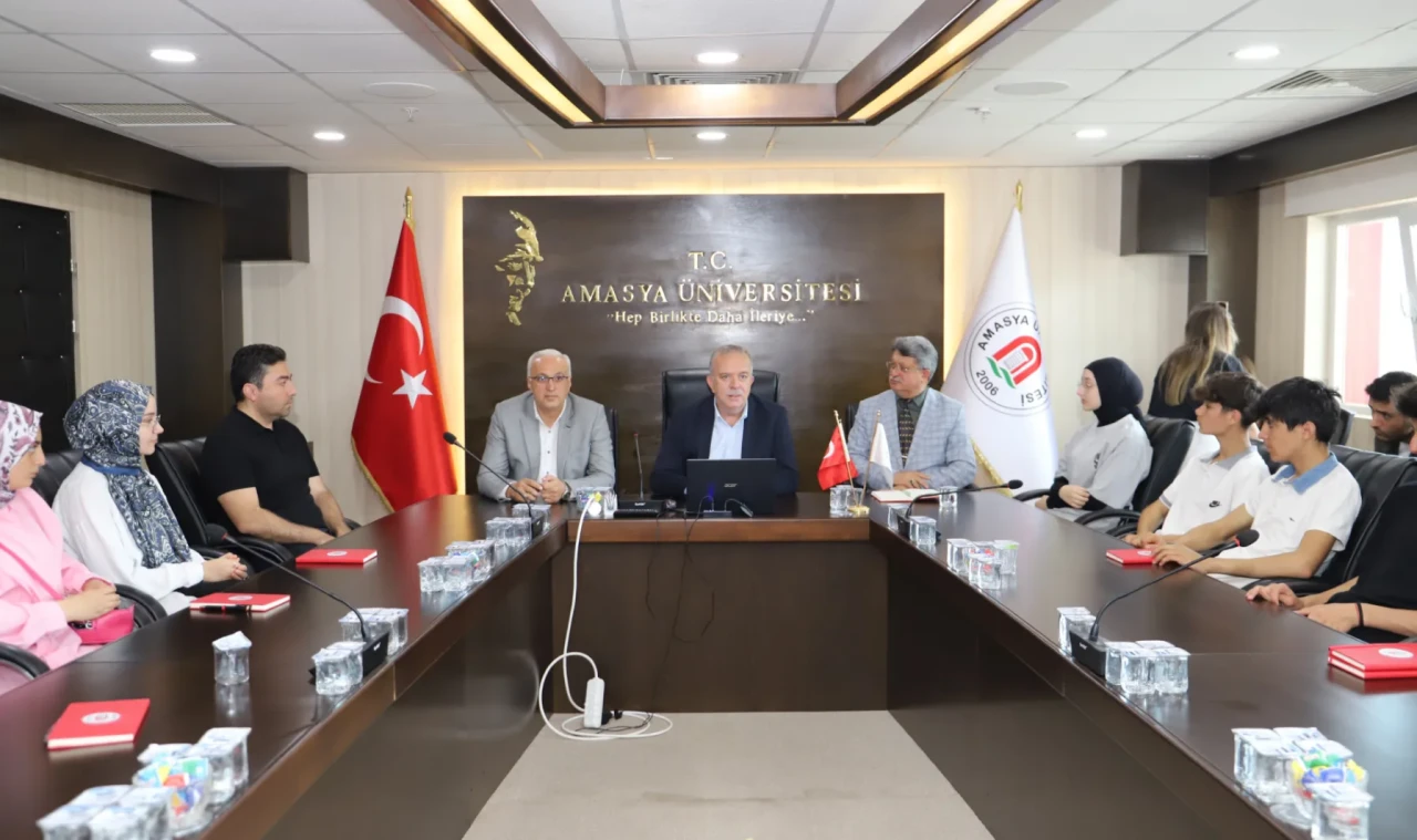 Rektör Turabi, Mezun Olduğu Lisenin Öğrencilerini Ağırladı: Tecrübelerini Paylaştı, İlham Verdi