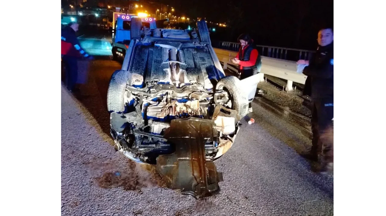 Otomobil köprü üzerinde takla attı, sürücü yara almadan kurtuldu