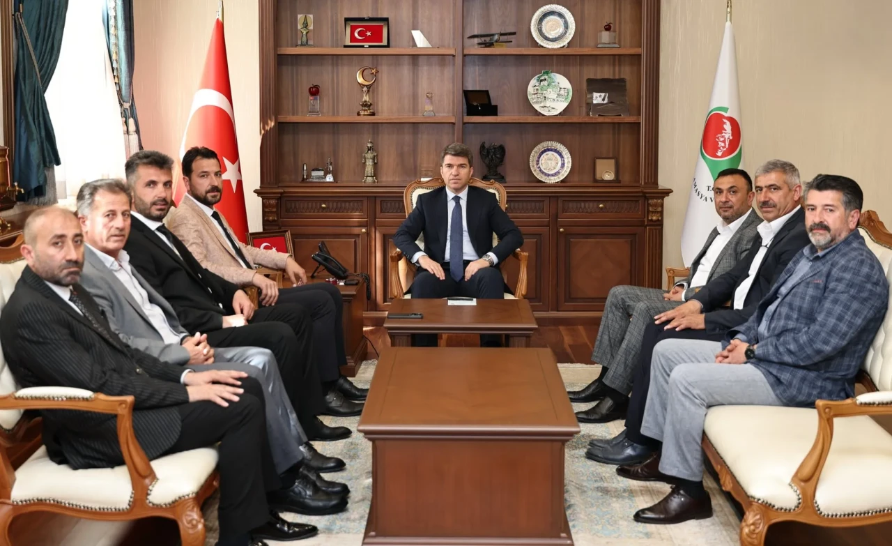 Amasya’da Kurumsal Diyalog Güçleniyor: Vali Bakan’a AK Parti ve TÜİK’ten Ziyaret