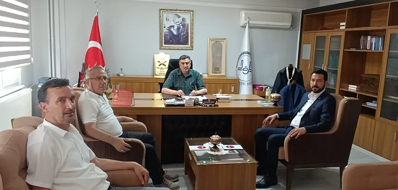 AK Parti Merzifon İlçe Başkanı Emre Keleş’ten İlçe Müftüsü Sebahattin Kesti’ye Ziyaret