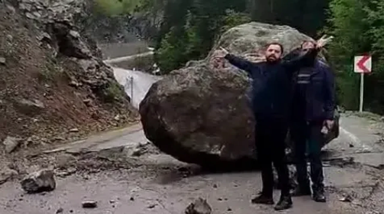 Yaylaya gidenler devasa kayanın altında kalmaktan saniyelerle kurtuldu