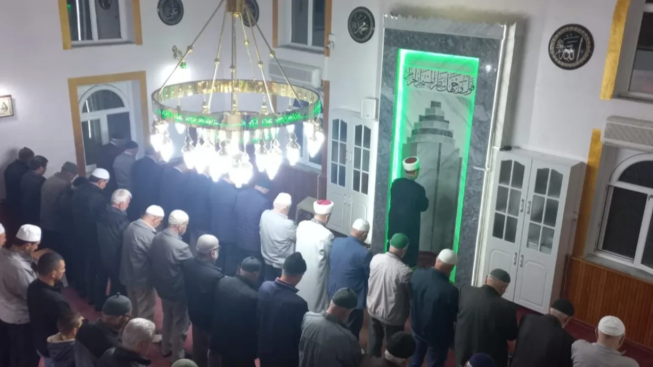 Suluova’da Sabah Namazı Buluşması Manevi Huzurla Gerçekleşti