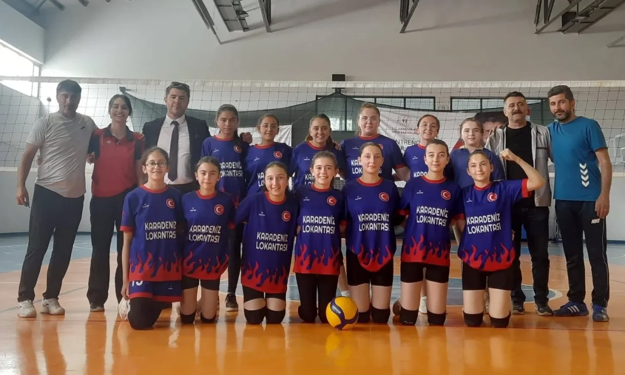 Gümüşhacıköy’de Voleybol Coşkusu: Maarif Modeli Bahar Turnuvası Öğrencileri Buluşturdu