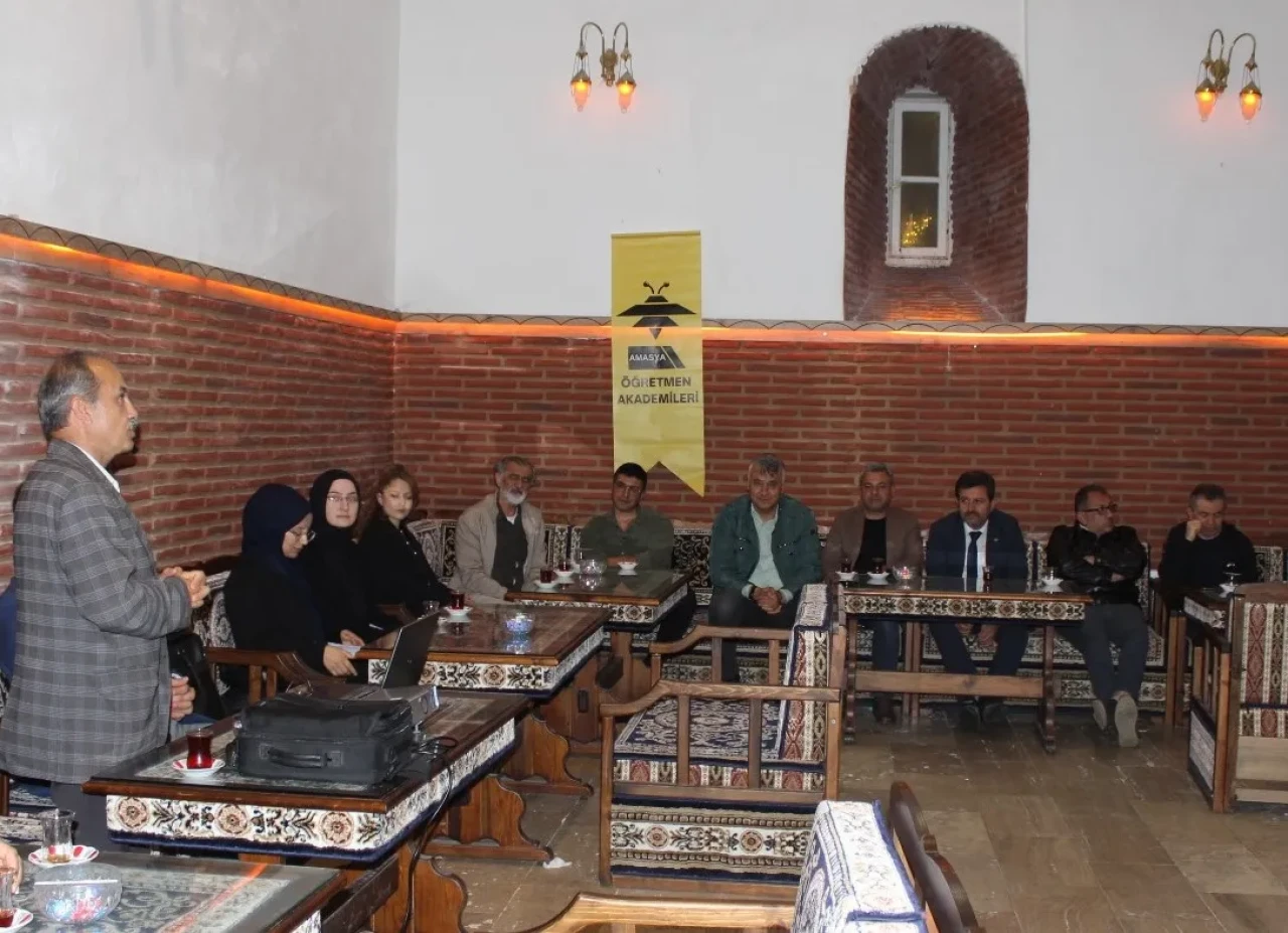 Amasya Edebiyat Akademisi'nde “Türk Klasiklerini Yeniden Okumak” Söyleşisi Büyük İlgi Gördü