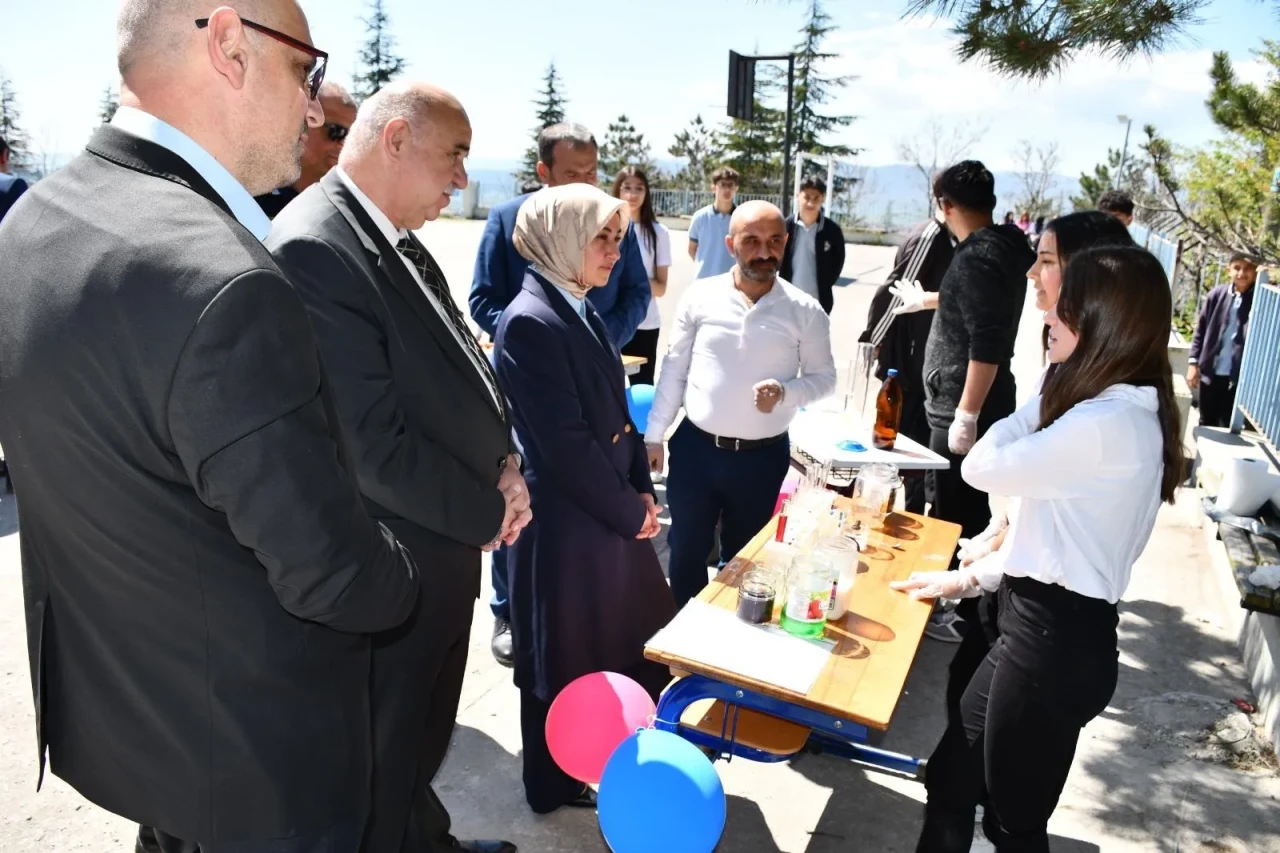 Kaymakam Güneş Genç Mucitlerle Buluştu