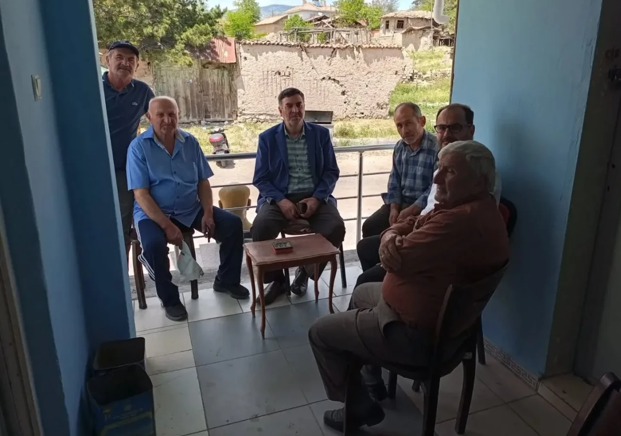 Karatepe Köyü’nde “Kahvehane Sohbetleri”: Müftü Kesti’den Gençlerle Gönül Bağı