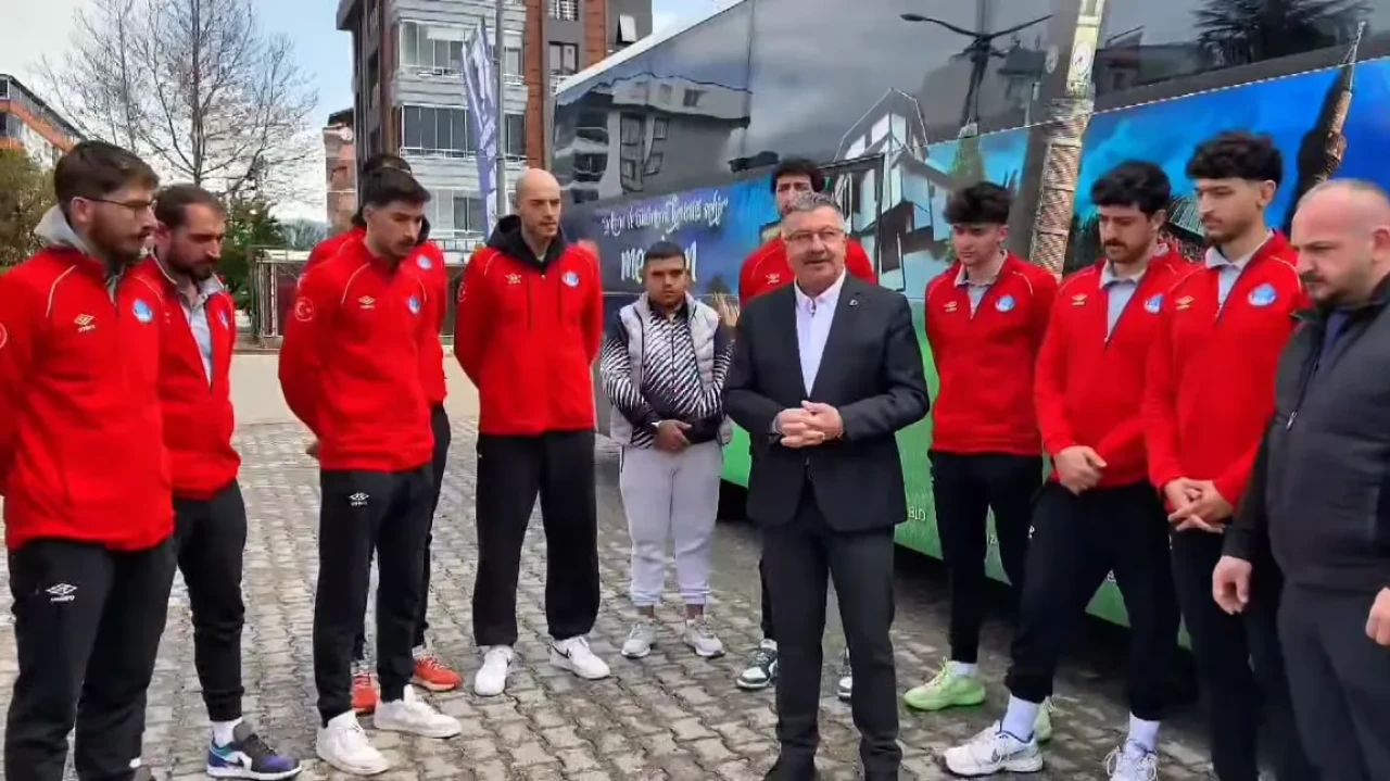 Merzifon Belediyespor Basketbol Takımı Kritik Maç İçin Yola Çıktı: Başkan Kargı Takımı Uğurladı