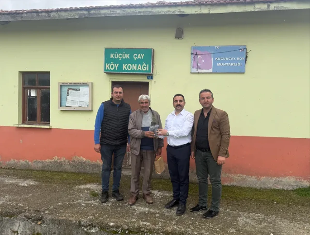 Merzifon Gençlerinden Küçükçay’a Anlamlı Fidan Hediyesi