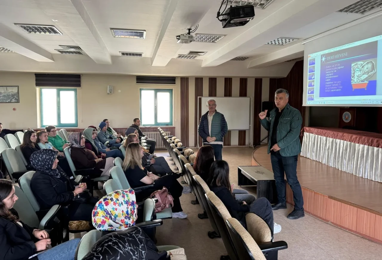 Amasya İl Millî Eğitim Müdürü Katipoğlu’ndan Merzifon’da Hijyen Eğitimi Kursuna Ziyaret