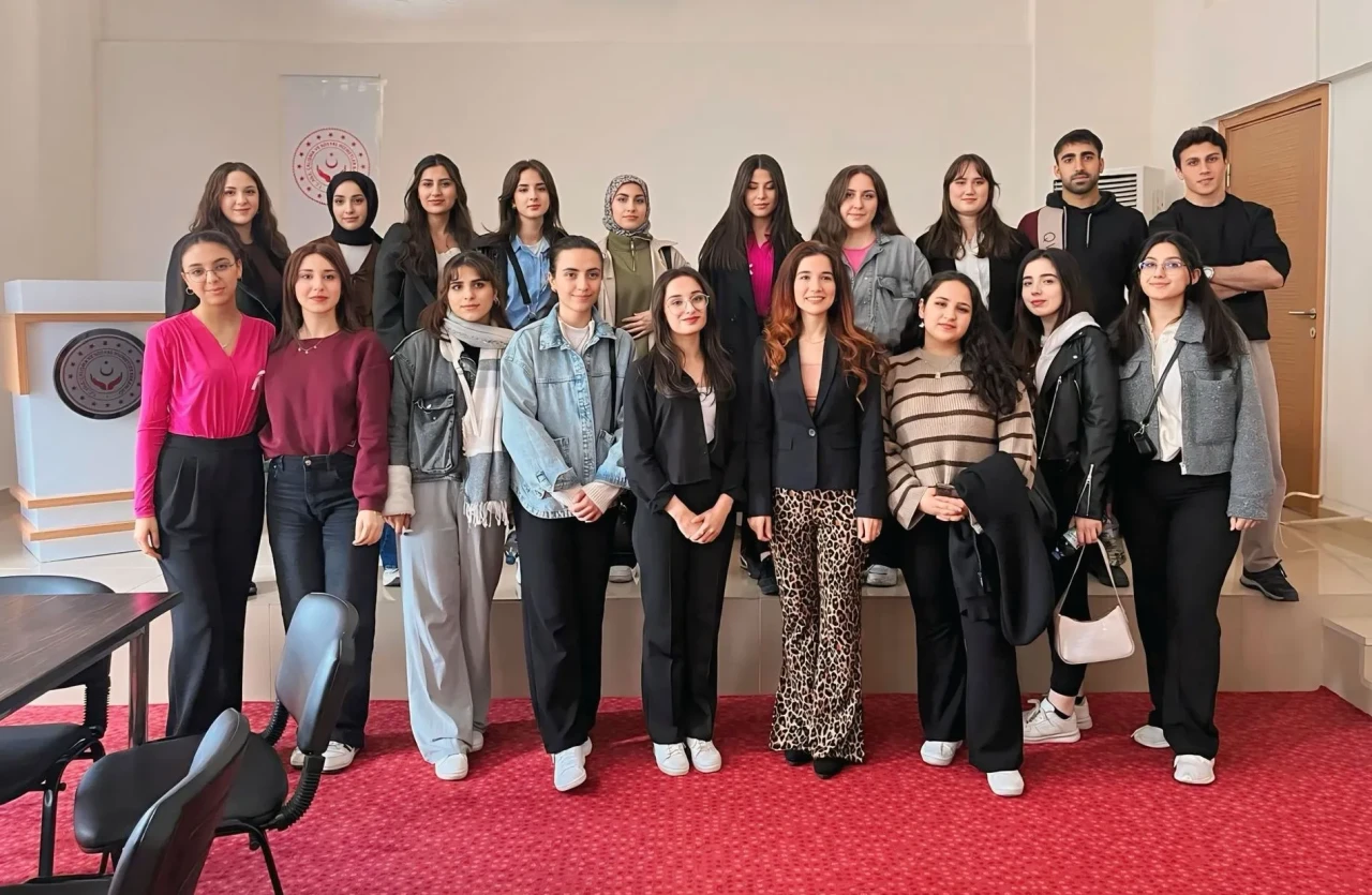 Amasya Üniversitesi Öğrencilerinden Anlamlı Etkinlik: Kitaplarla Kalplere Dokundular