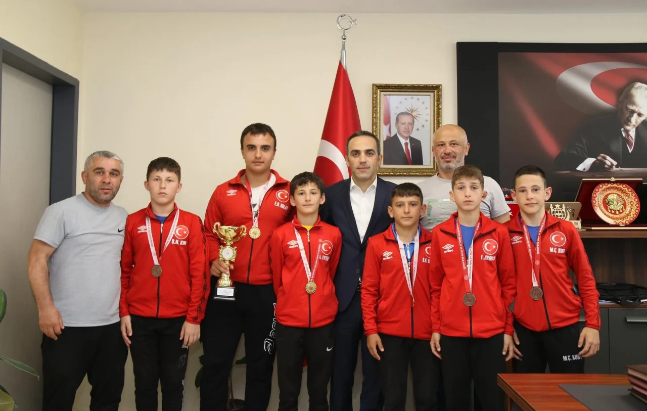 Amasya’dan Türkiye Şampiyonası’nda Güreş Zaferi: Yıldız Sporcular Madalyalara Doymadı