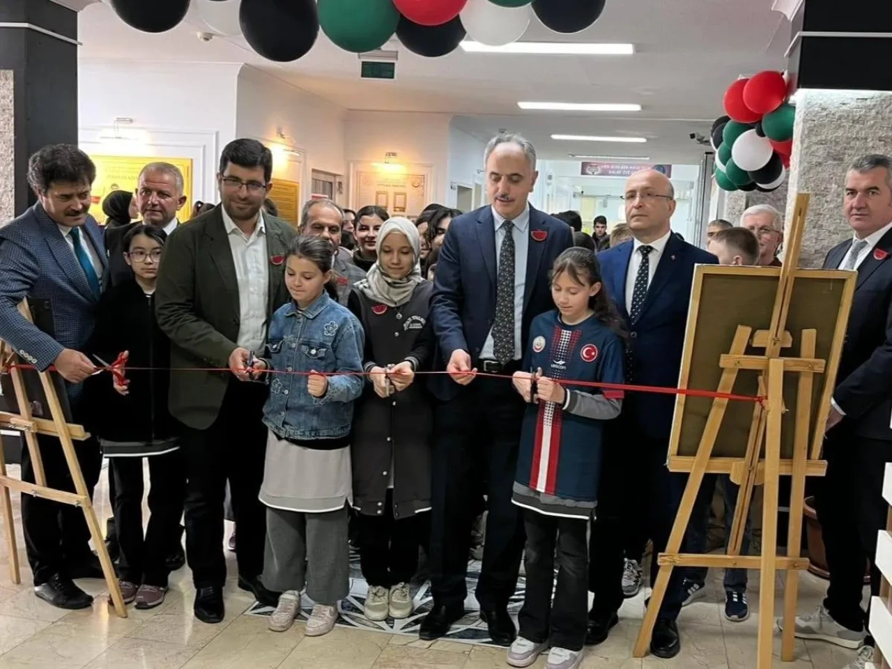 Amasyalı Öğrencilerden Gazze’ye Kitaplarla Destek