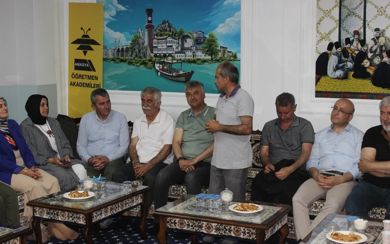 Türkülerle Duygulara Yolculuk: Yiğit Necmeddin Eser'den Anlamlı Söyleşi