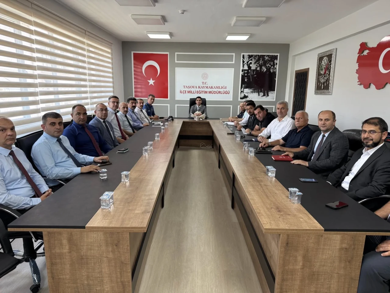 Taşova Kaymakamı Salih Kartal, Kurum Amirleriyle Toplantı Yaptı