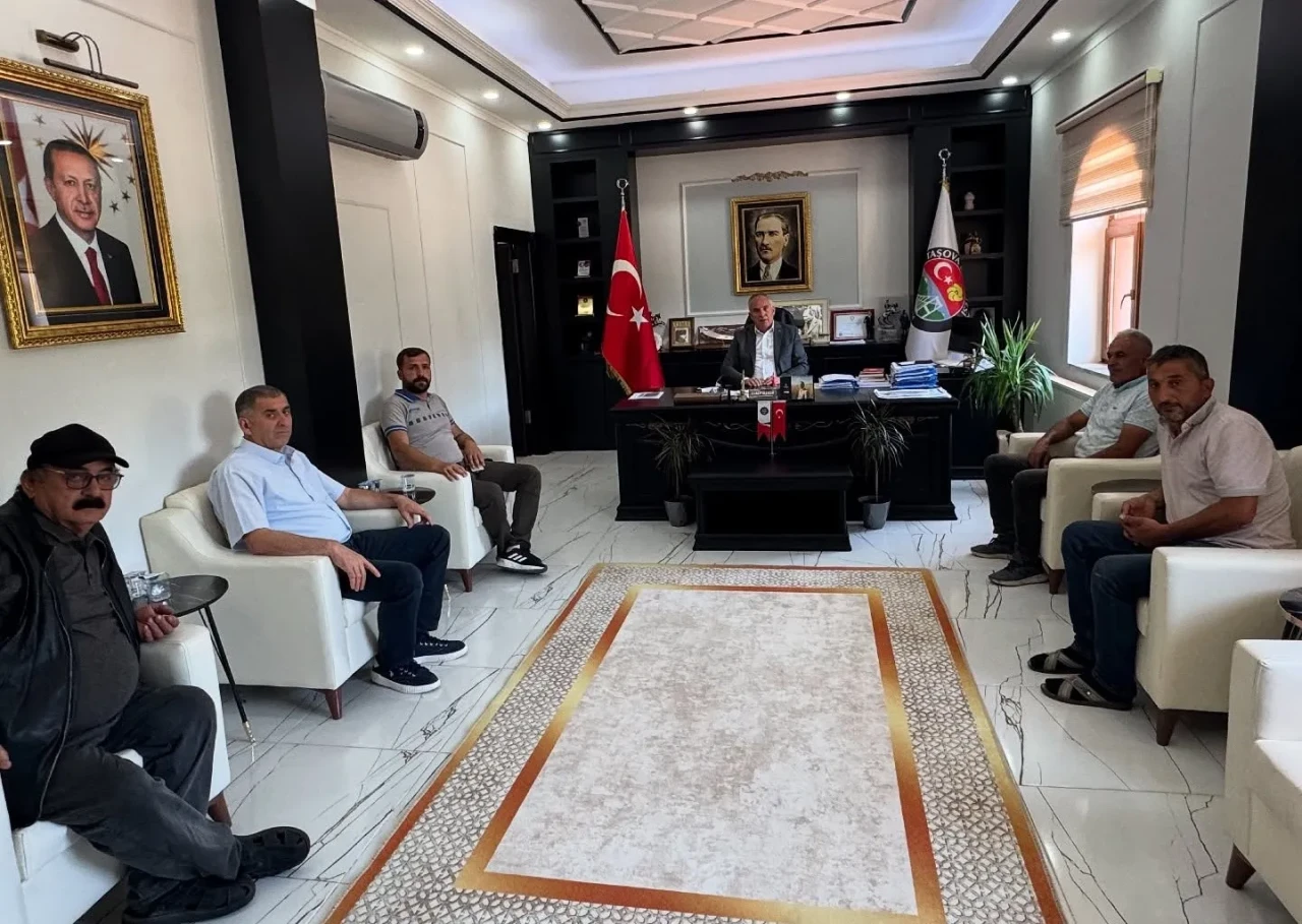 Başkan Ömer Özalp, Millet Bahçesi Esnafıyla Bir Araya Geldi