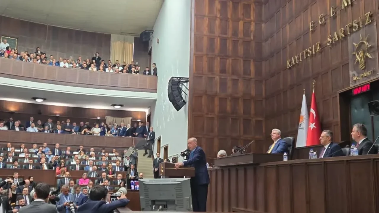 Hasan Çilez Grup Toplantısında Divan Görevinde