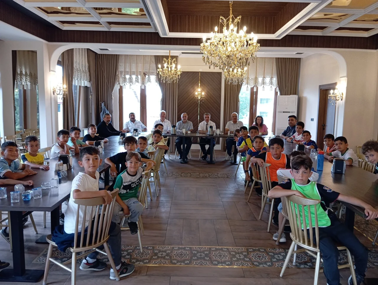 Suluova’da “Geleceğin Şampiyonları Ligi” Finalistlerine Moral Yemeği