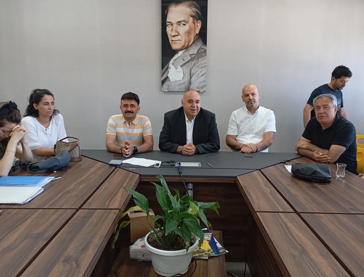 Gümüşhacıköy’de Eğitim Vizyonu Güçleniyor: Müdür Gültekin’den Öğretmenlere Ziyaret