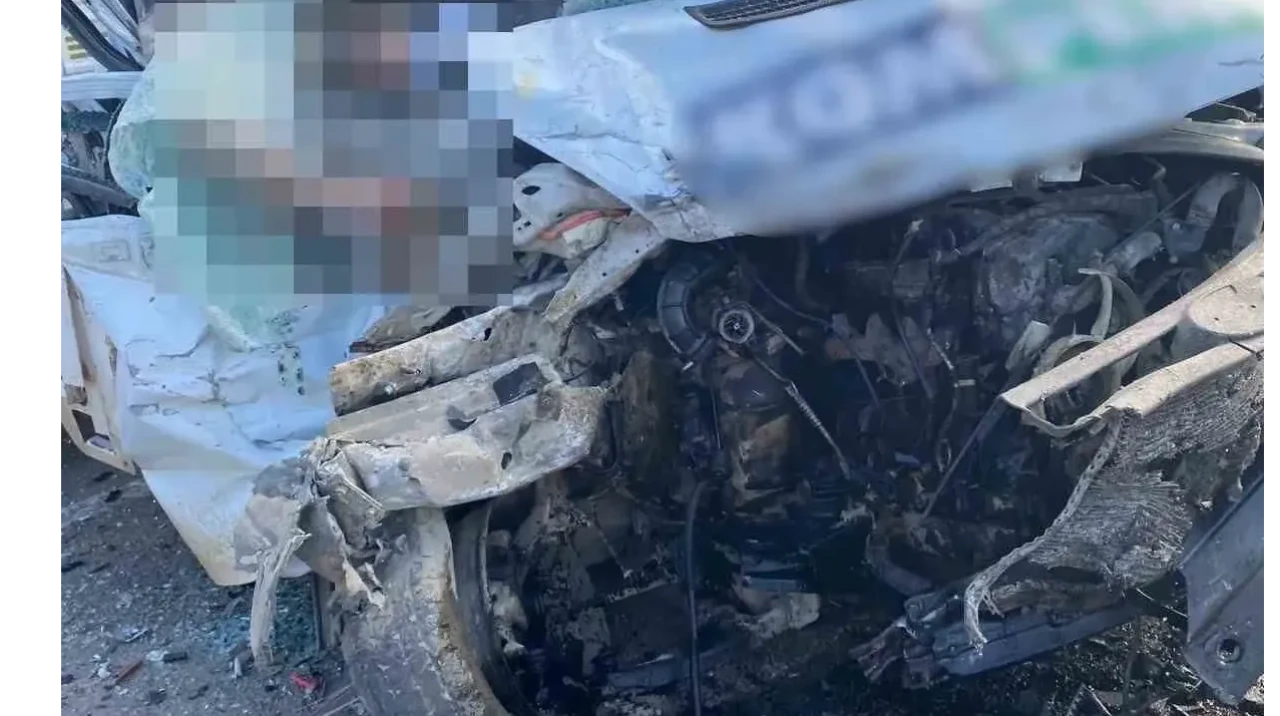 Tır ile kamyonet çarpıştı: 1 ölü, 2 yaralı