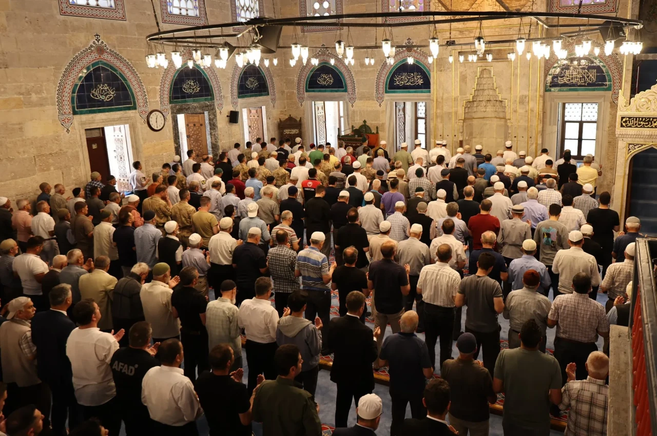 Amasya’da Şehitler İçin Düzenlenen Mevlid Programına Vali Bakan katıldı