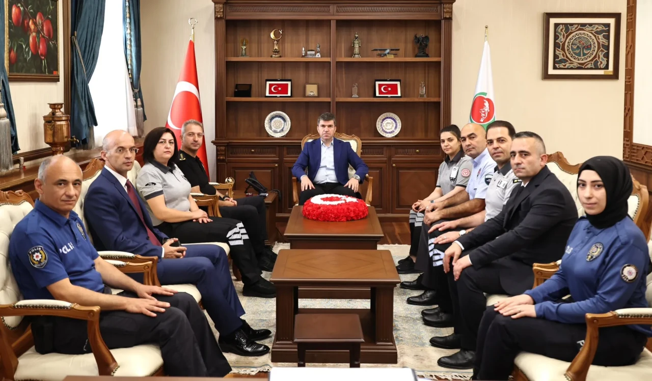 Amasya’da Güvenlik Görevlilerinden Vali Önder Bakan’a Anlamlı Ziyaret