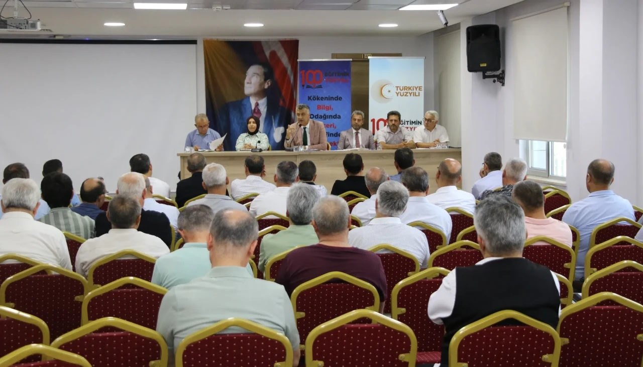 Amasya’da Eğitim Yöneticileri Yeni Döneme Hazırlanıyor: Sene Sonu Değerlendirme Toplantısı Gerçekleştirildi