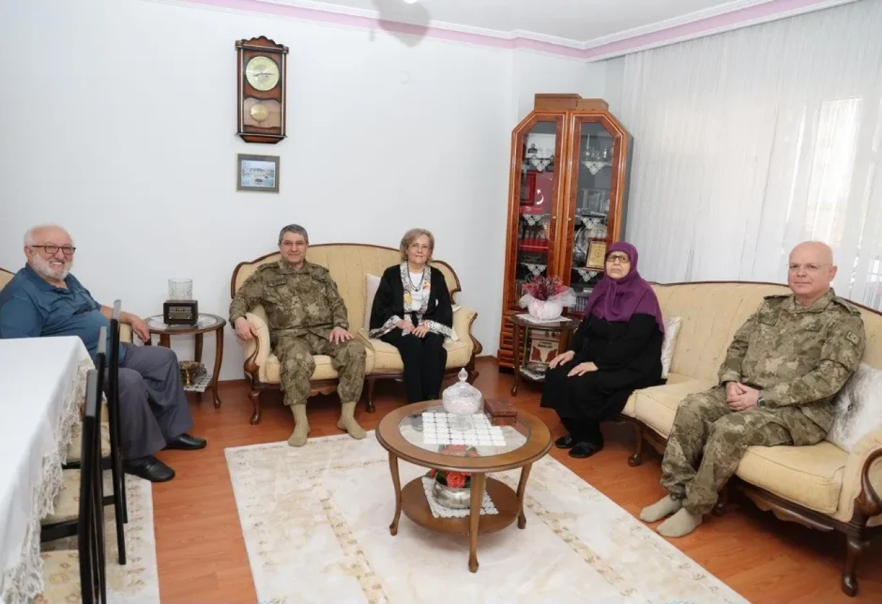 Komutandan Amasya’da Vefa Dolu Bayram Ziyareti