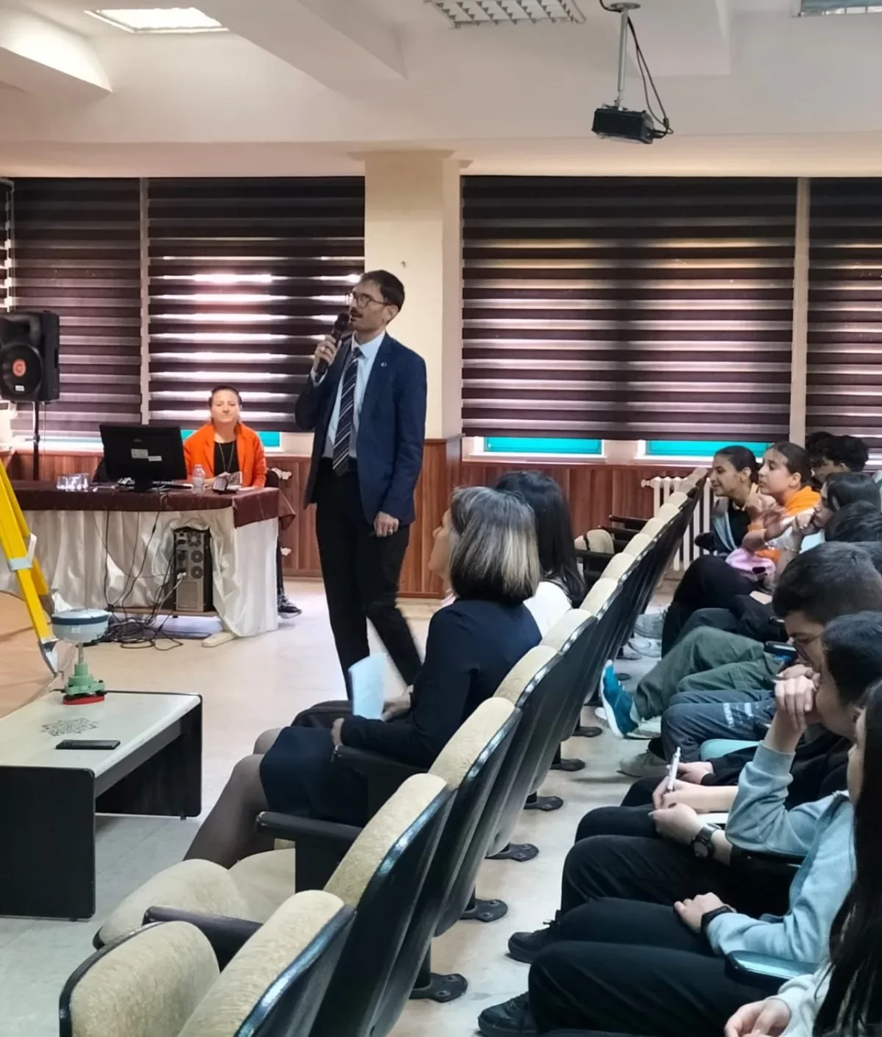 TÜBİTAK Bilim Söyleşileri’nde Merzifonlu Öğrencilere “Deprem ve Jeodezi” Anlatıldı