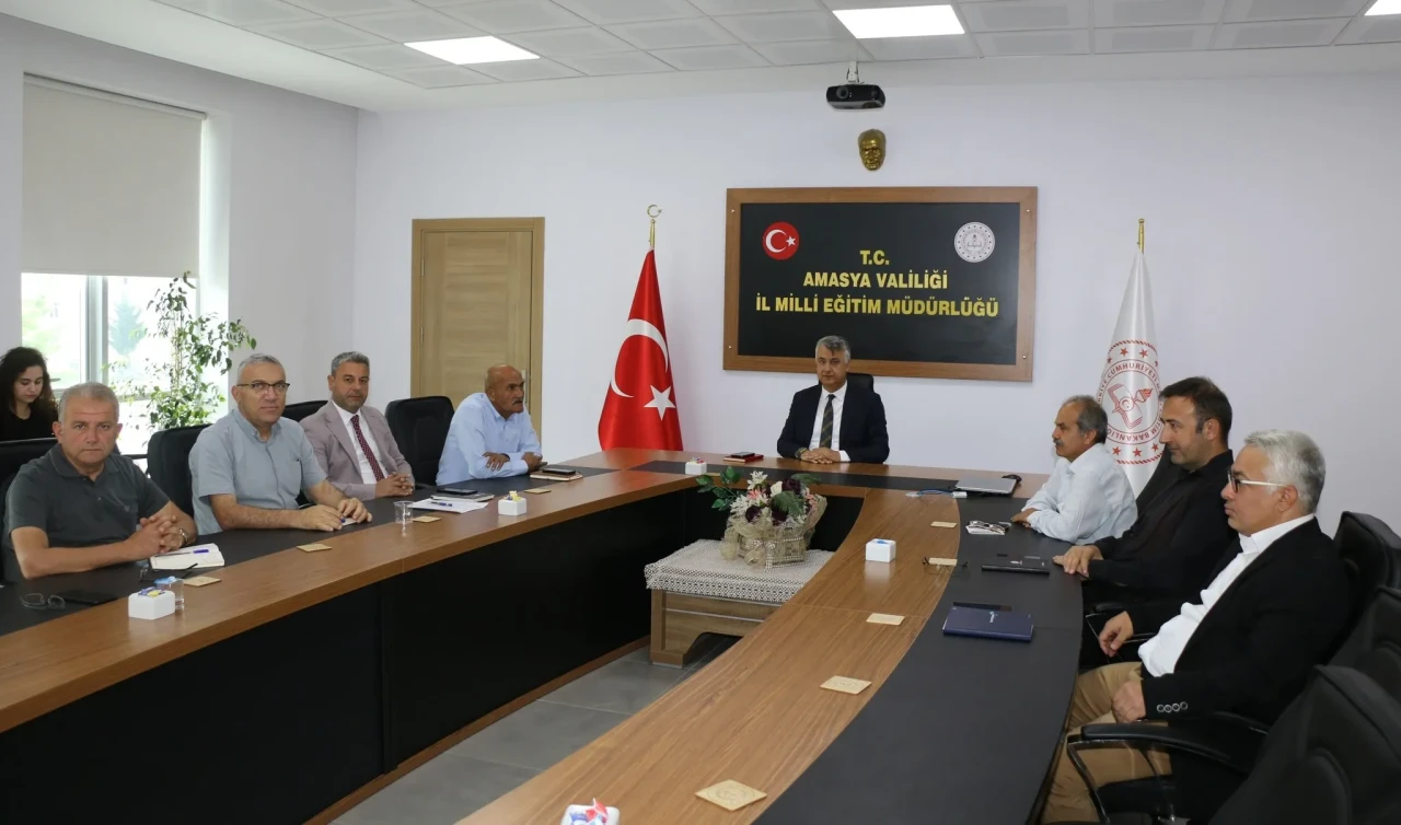 Amasya İl Millî Eğitim Müdürlüğü'nde Haftalık Eğitim Değerlendirme Toplantısı Yapıldı