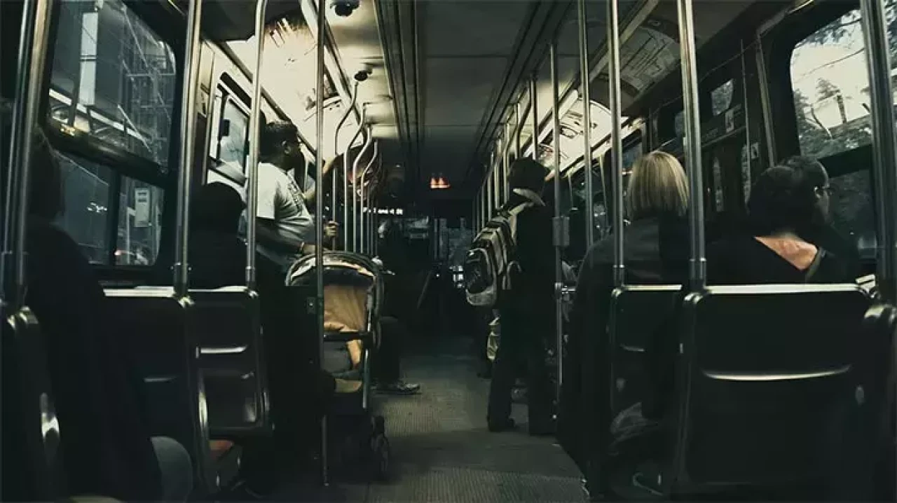 Rüyada Tren ya da Otobüs Kaçırmak Ne Anlama Geliyor? Fırsatlar mı Kaçıyor?