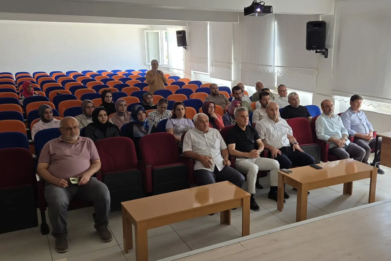 Suluova’da Yaz Dönemi Mesleki Çalışmalar Başladı: İlçe Müdürü Davu'dan Öğretmenlere Moral Ziyareti