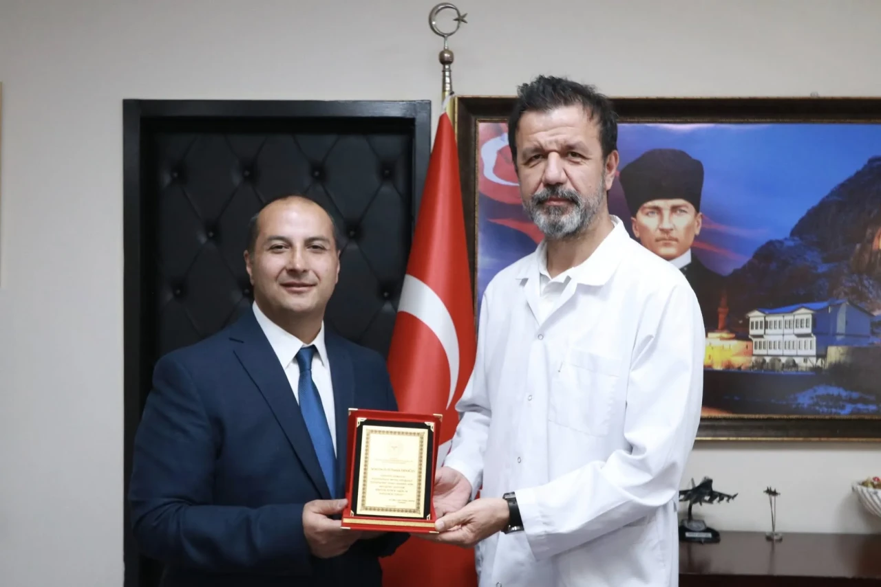Doç. Dr. Mehmet Mustafa Erdoğan’a Vefa Töreni: Emeklilik Onuruna Plaket Takdimi