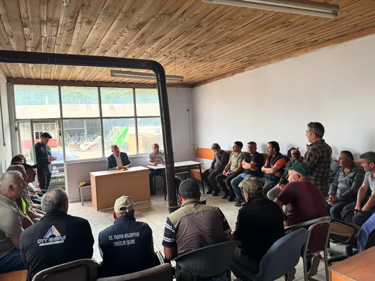 Taşova Belediye Başkanı Özalp, Temizlik Ekibiyle Değerlendirme Toplantısı Yaptı