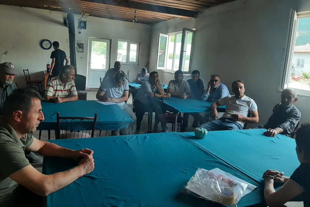 Amasya’da Sebze Üreticilerine Zararlılarla Mücadele ve Reçeteli İlaç Kullanımı Eğitimi Verildi