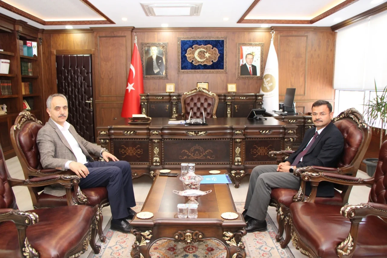 Daire Başkanı Muammer Şahin’den Amasya İl Müftüsü Hamza Bayram’a Nezaket Ziyareti