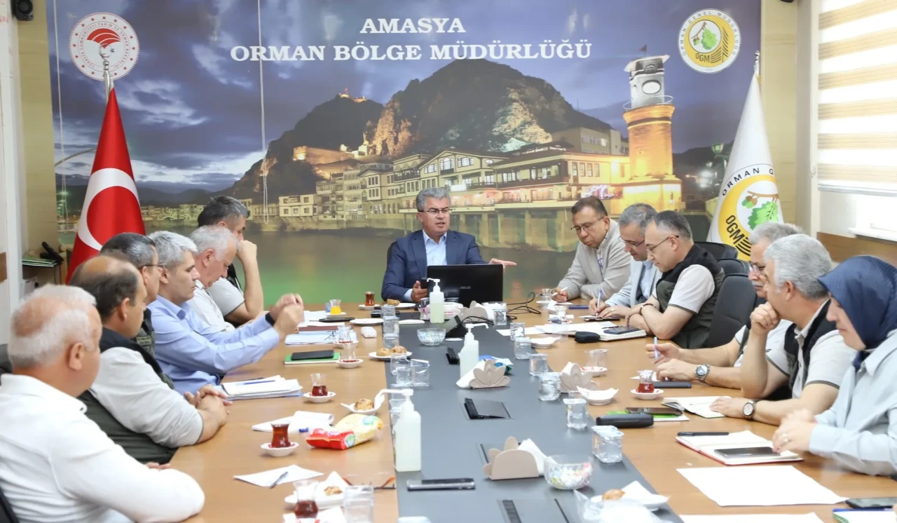 Amasya Orman Bölge Müdürlüğü’nde Şube Müdürleri Değerlendirme Toplantısı Gerçekleştirildi