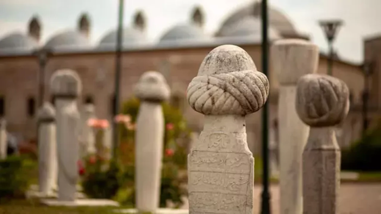 Rüyada Kabristan Görmek Ne Anlama Gelir? İşte Merak Edilen Tüm Yorumlar…