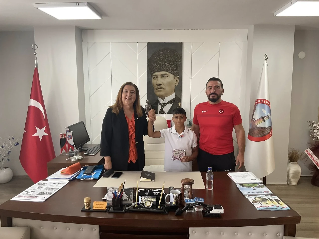 Şampiyon Güreşçi Görkem’e Başkan’dan Tebrik