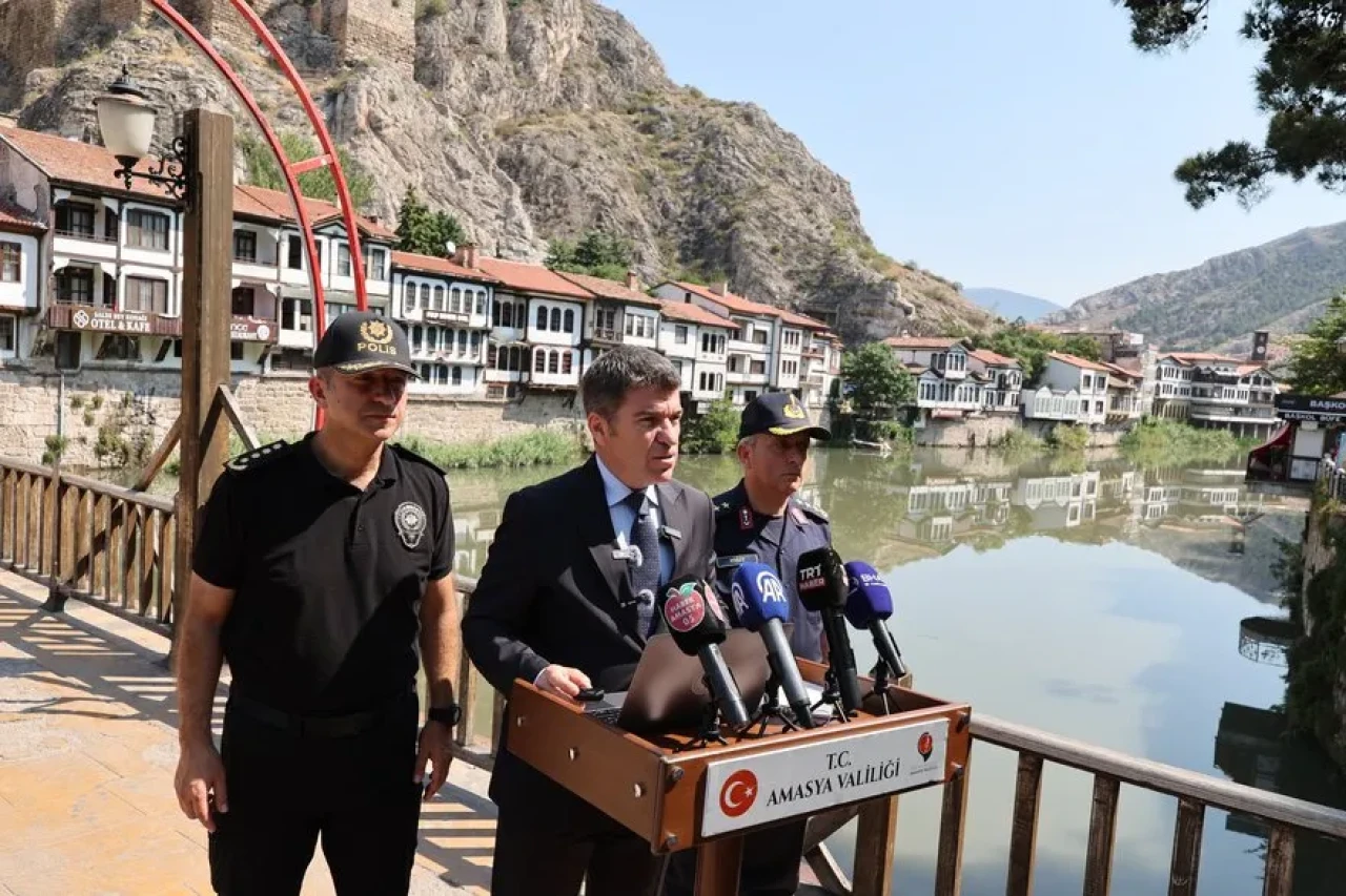Vali Önder Bakan Açıkladı: Uyuşturucu, Göç ve Trafikte Etkin Mücadele Sürüyor