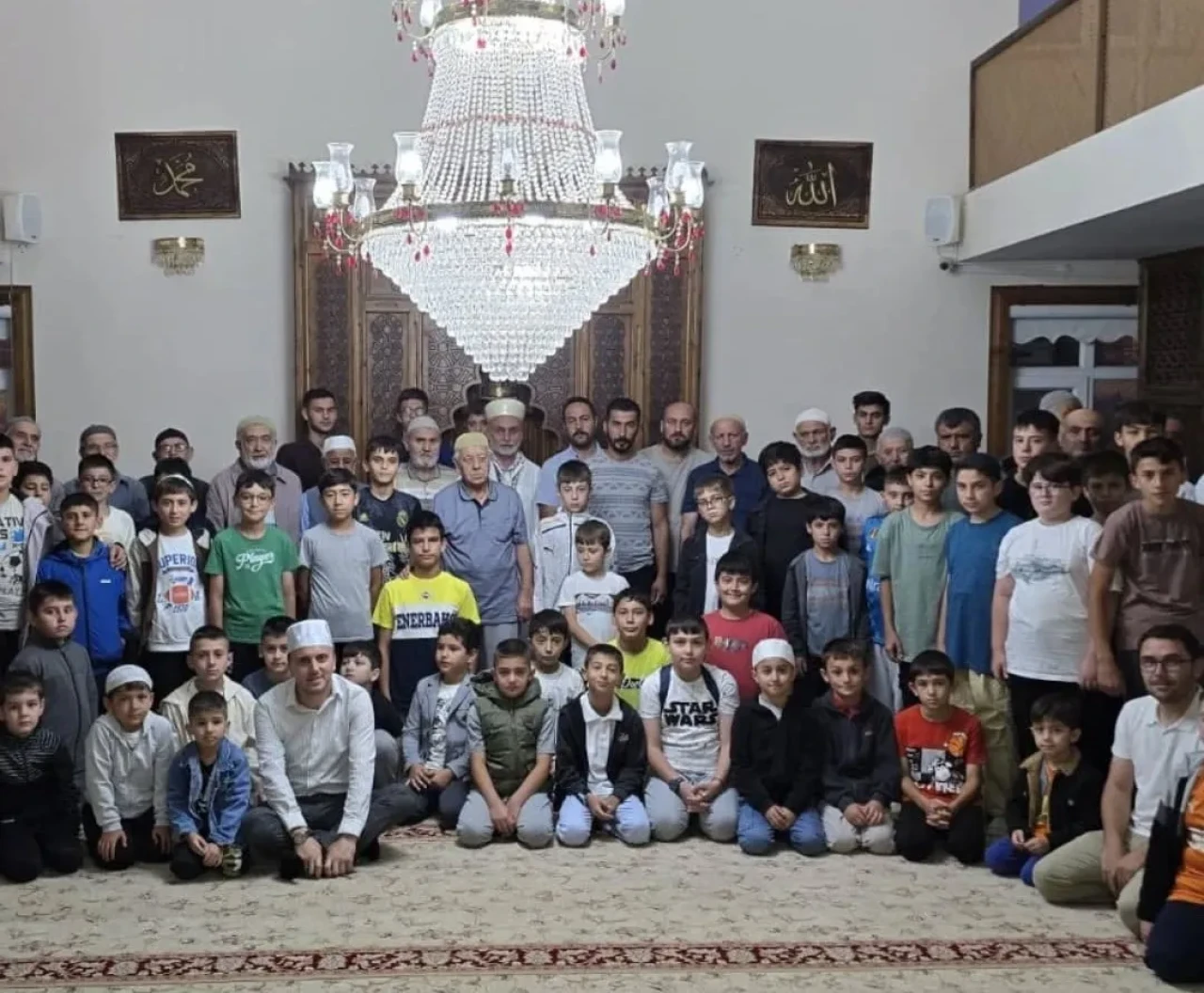 Sultaniye Camii’nde Baba-Oğul Sabah Namazı Buluşması