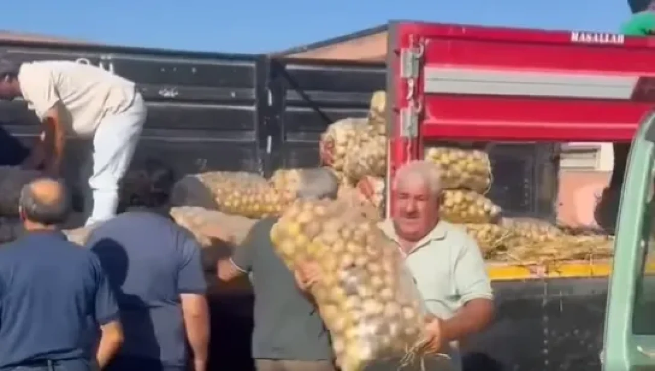 Suluova’da Genç Çiftçiden Patates Fiyatlarına Tepki: 8 Ton Patatesi Ücretsiz Dağıttı!
