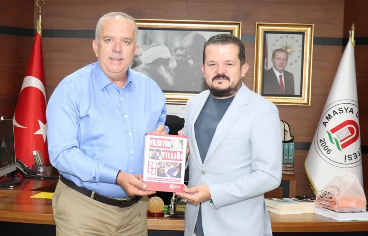 “Filistin Yıllığı 2024” Rektör Turabi’ye Takdim Edildi