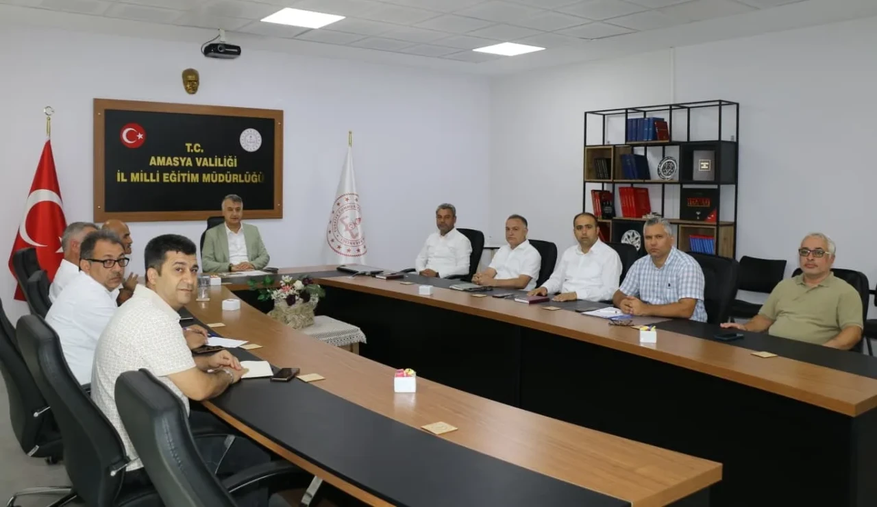Amasya İl Millî Eğitim Müdürlüğü’nde Haftalık Eğitim Değerlendirme Toplantısı Gerçekleştirildi