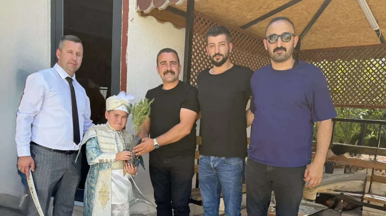 Sünnet Düğününe Fidanlı Anlam: Her Başlangıca Bir Dua