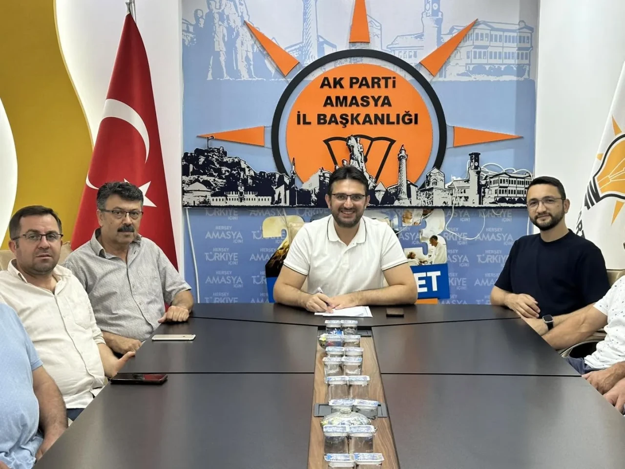 AK Parti Amasya Merkez İlçe Yönetim Kurulu Haftalık Toplantısını Gerçekleştirdi