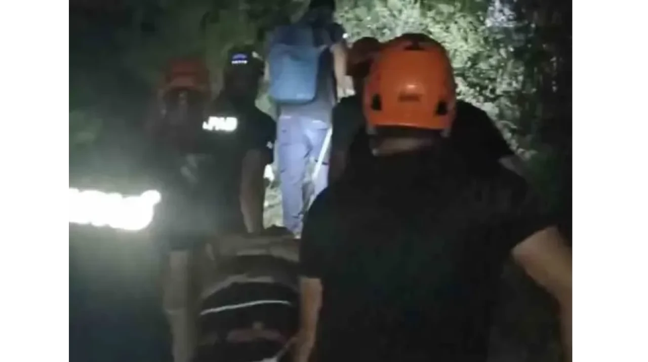 5 metre yükseklikten mağaraya düşen genç kurtarıldı
