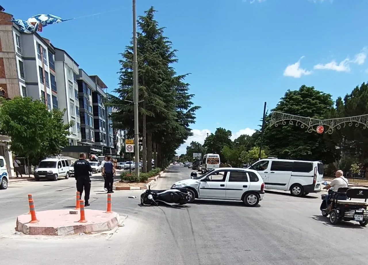 Öğretmenevi Kavşağında Kaza: 1 Yaralı